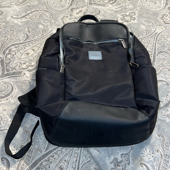 Gently loved black TARGUS expandable backpack - Picture 1 of 8
